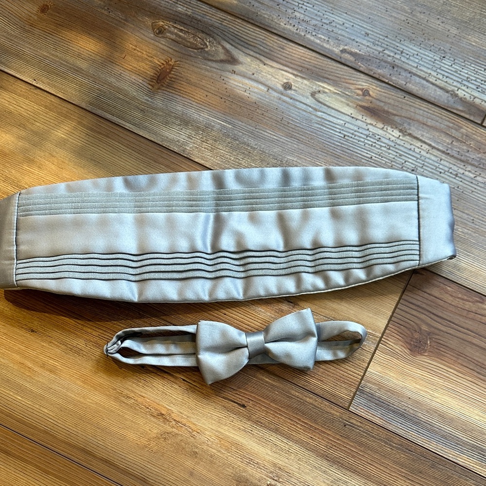After Six Silver Bow Tie and Cummerbund Set